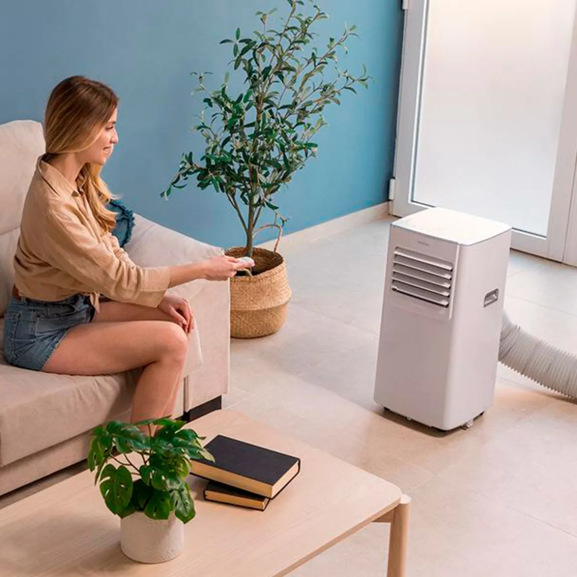 Aire acondicionado portátil Cecotec ForceClima 7100 Soundless 7000BTU 780W 4 modos 2 velocidades A blanco