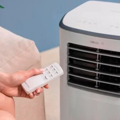Aire acondicionado portátil Cecotec ForceClima 7400 Soundless Touch 7000BTU 4 modos 2 velocidades con ruedas A blanco