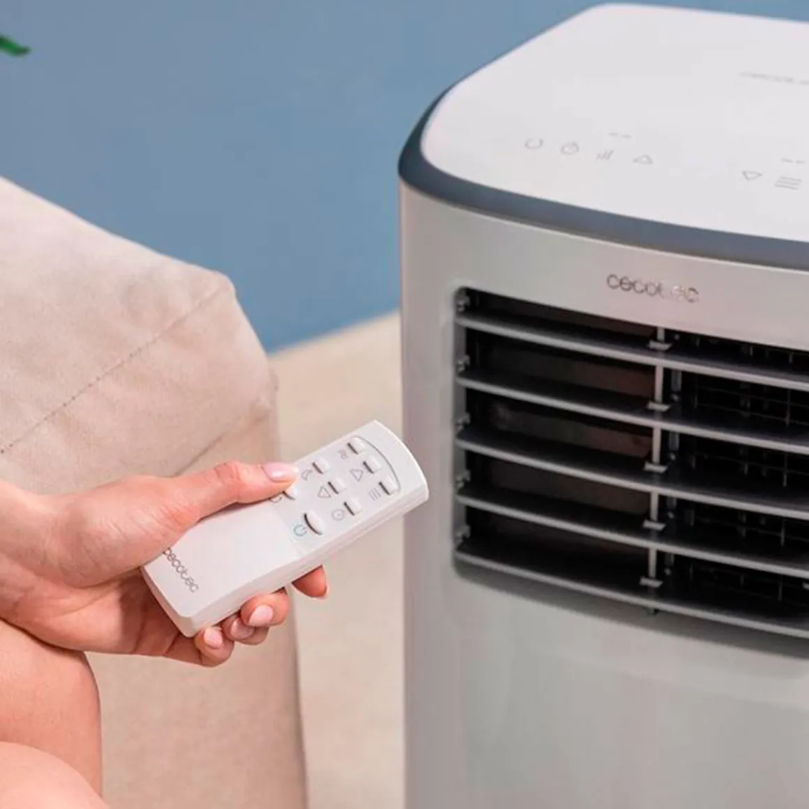 Aire acondicionado portátil Cecotec ForceClima 7400 Soundless Touch 7000BTU 4 modos 2 velocidades con ruedas A blanco