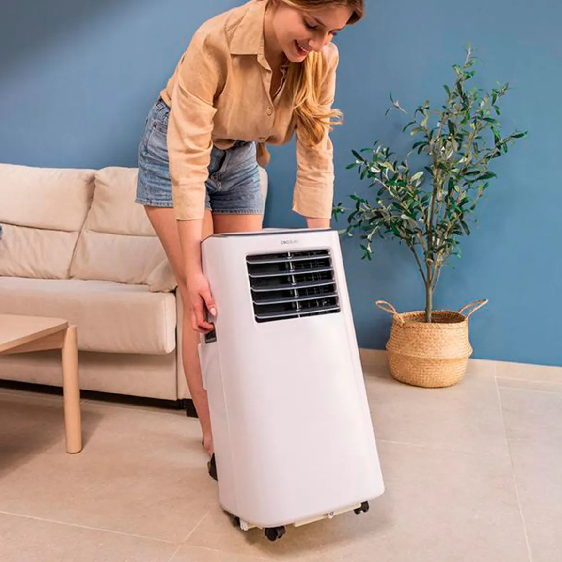 Aire acondicionado portátil Cecotec ForceClima 7400 Soundless Touch 7000BTU 4 modos 2 velocidades con ruedas A blanco