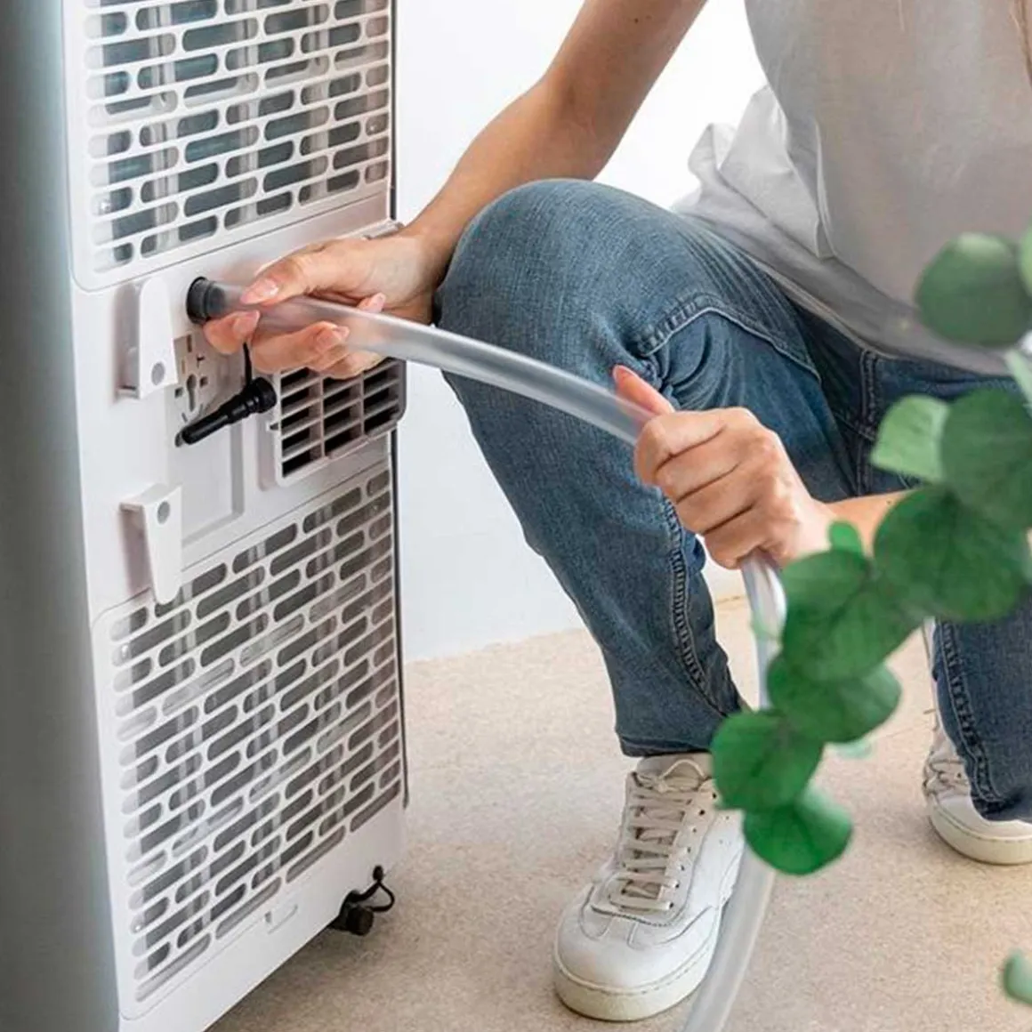 Aire acondicionado portátil Cecotec ForceClima 9400 Soundless Heating con mando 1010W 9000btu A blanco/inox