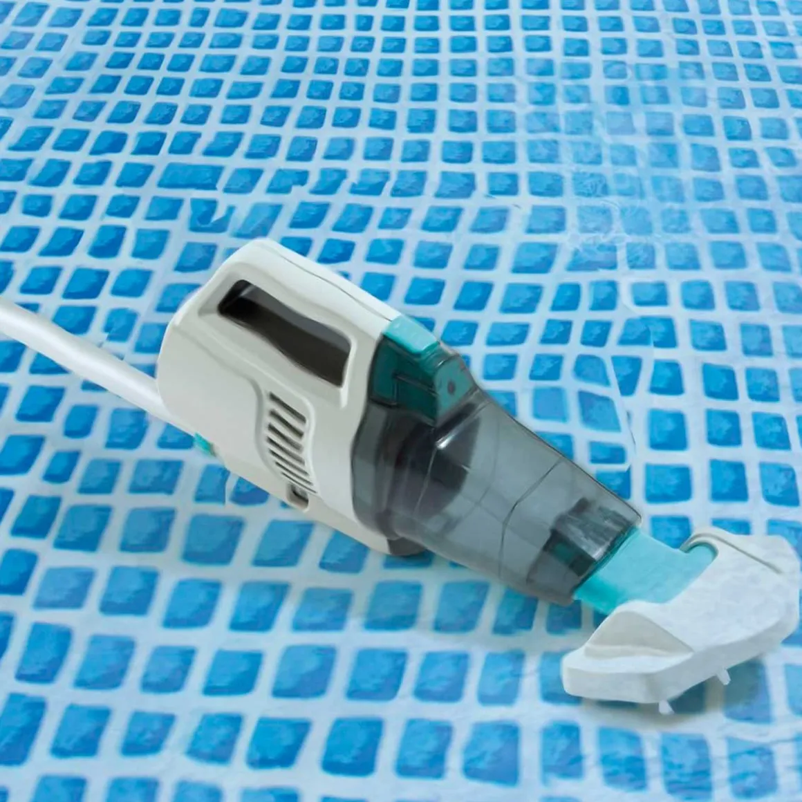Aspirador de piscina Intex manual con accesorios batería recargable
