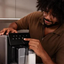 Cafetera automática Cecotec Cremmaet Lungo Latte 19 bares 2L molinillo negro