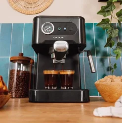 Cafetera espresso Cecotec Power Espresso 20 Pro vaporizador orientable 20 bares negro