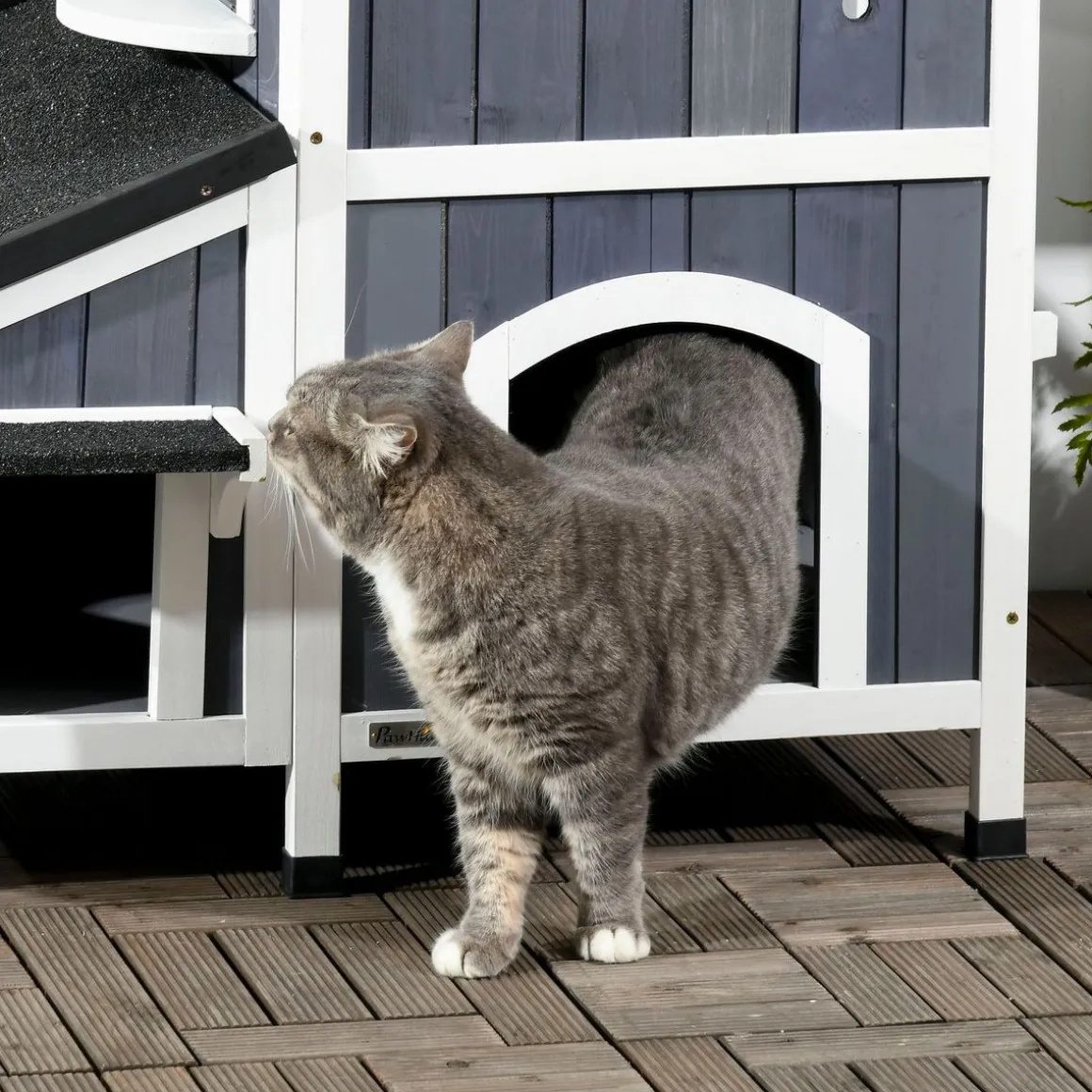 Caseta para gatos Cozy PawHut 1 puerta + 3 ventanas + macetero gris/blanco 85,5x96x65 cm
