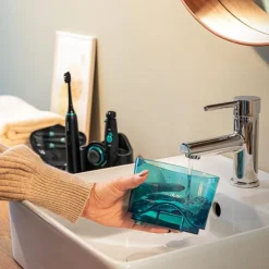Centro de estación dental Cecotec ToothCare Jet Clean con cepillo dental eléctrico 7 cabezales 600 ml