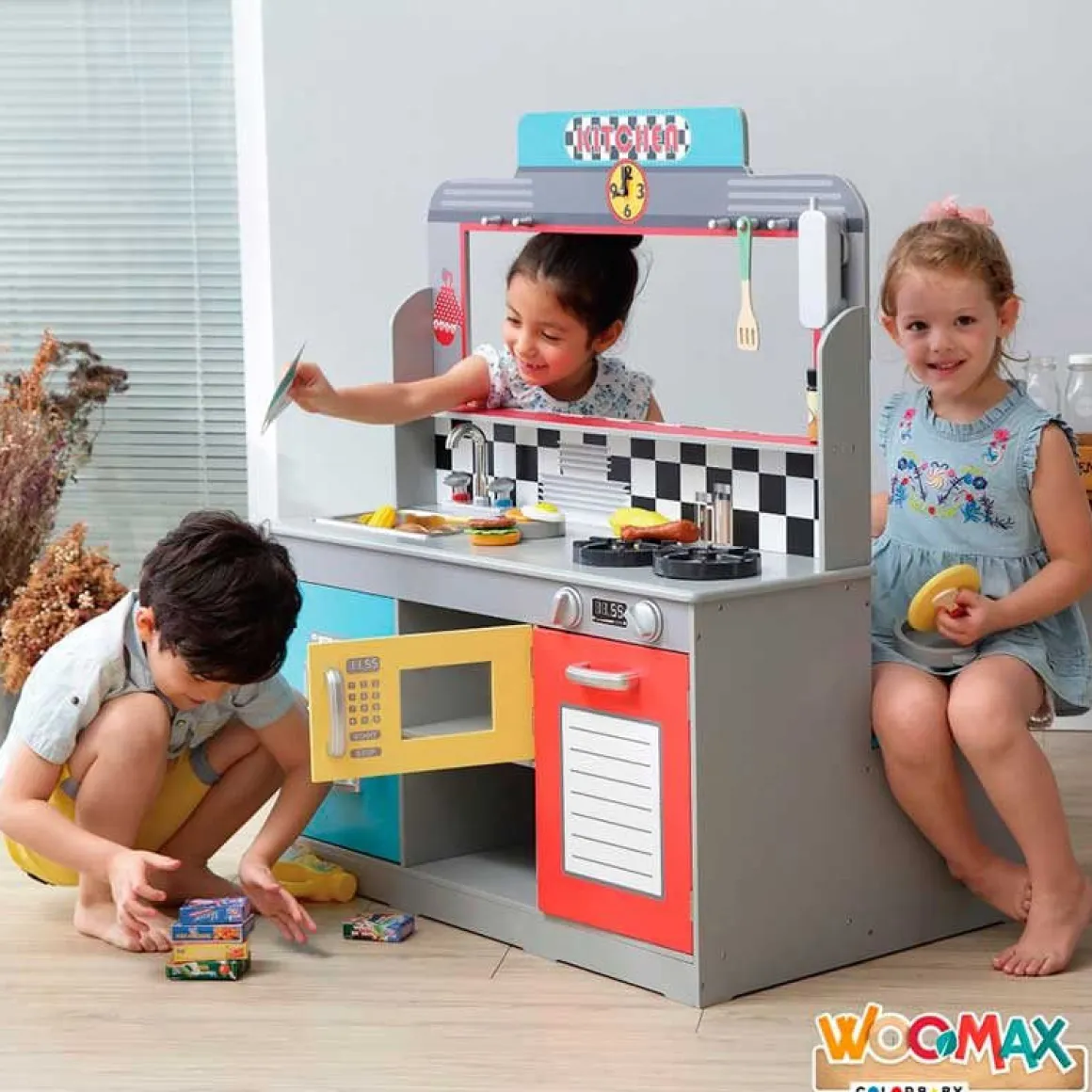 Cocina y comedor de juguete Woomax 14 accesorios luces y sonidos +3A multicolor 104x96x58 cm