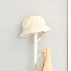 Perchero de pie Homcom 6 ganchos blanco/natural Ø35x174 cm