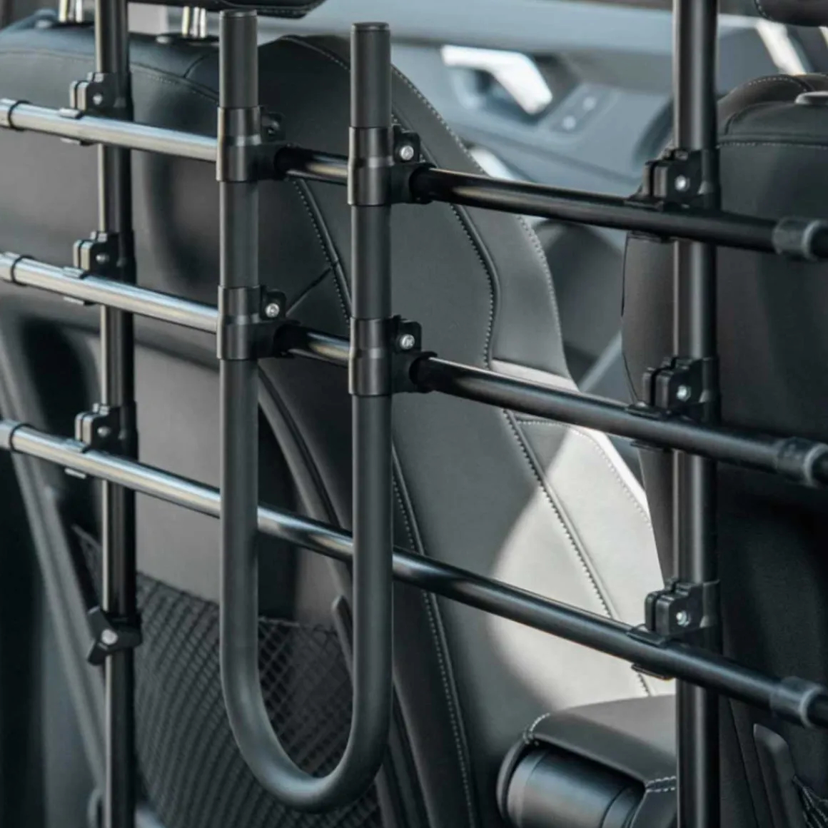 Reja de protección PawHut para coche universal ajustable negro 85/120x87/135 cm