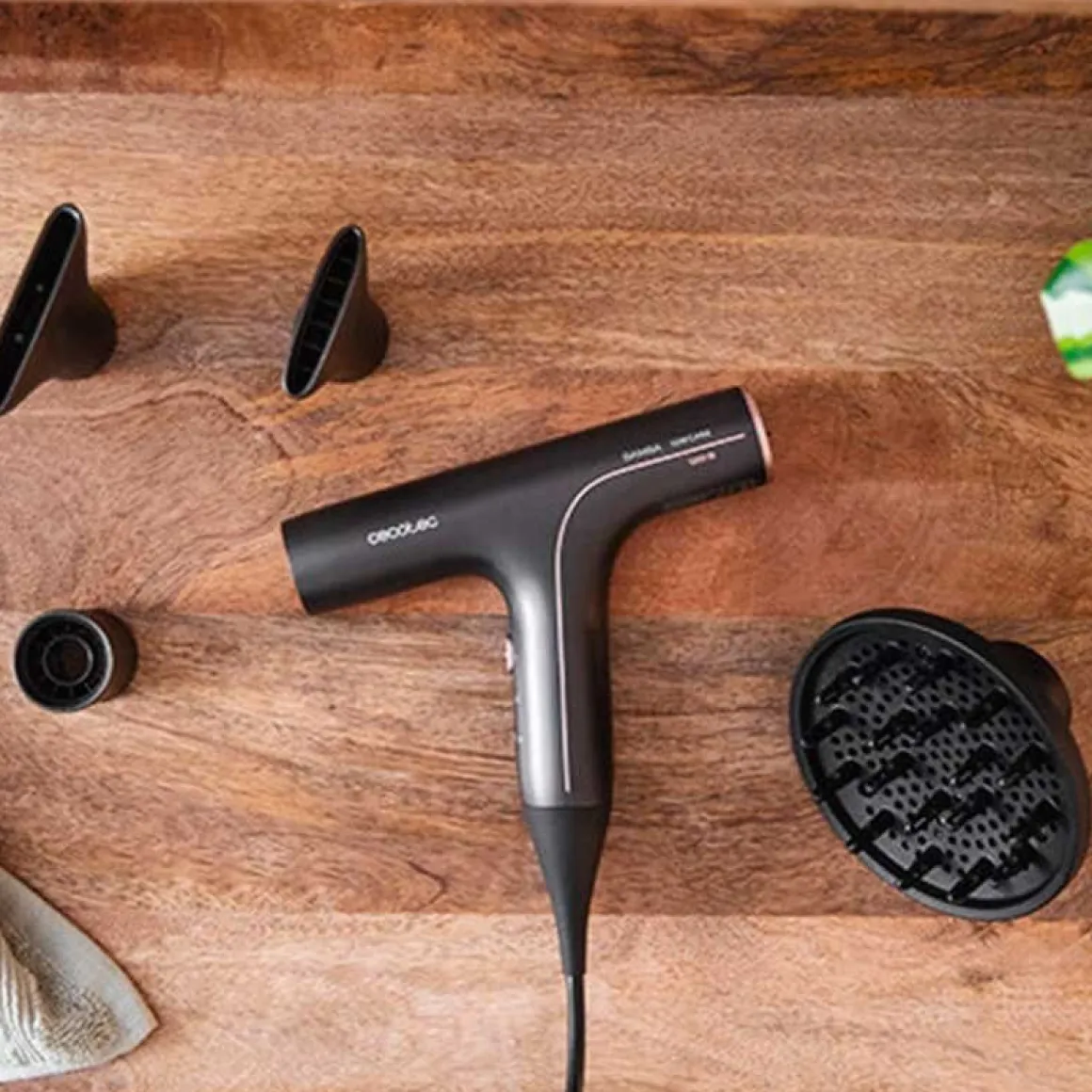 Secador de cabello Cecotec Bamba IoniCare 6000 RockStar Soft Pro 1200W motor digital con accesorios