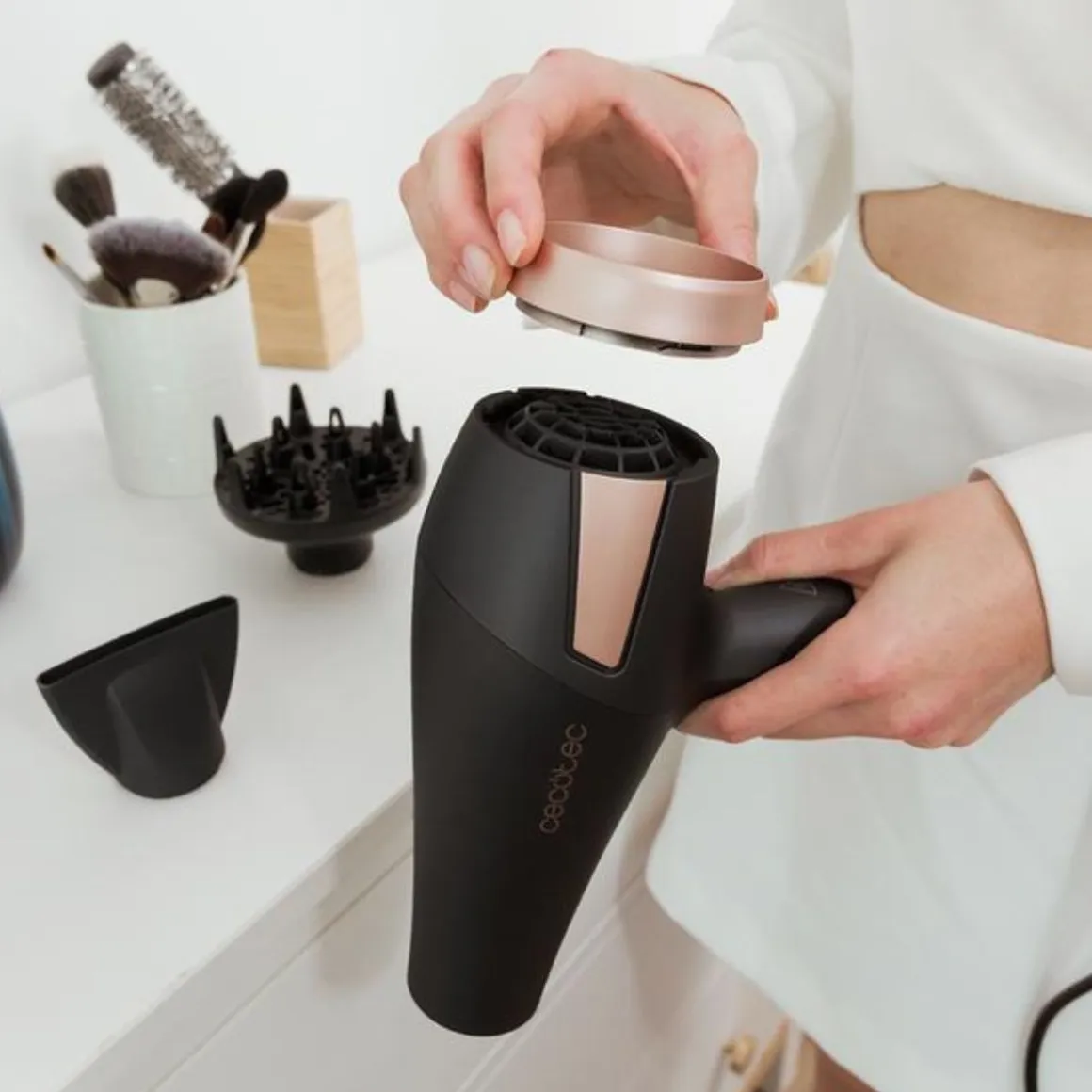 Secador de pelo Cecotec IoniCare Elegance AC 2400 W tecnología de iones negro