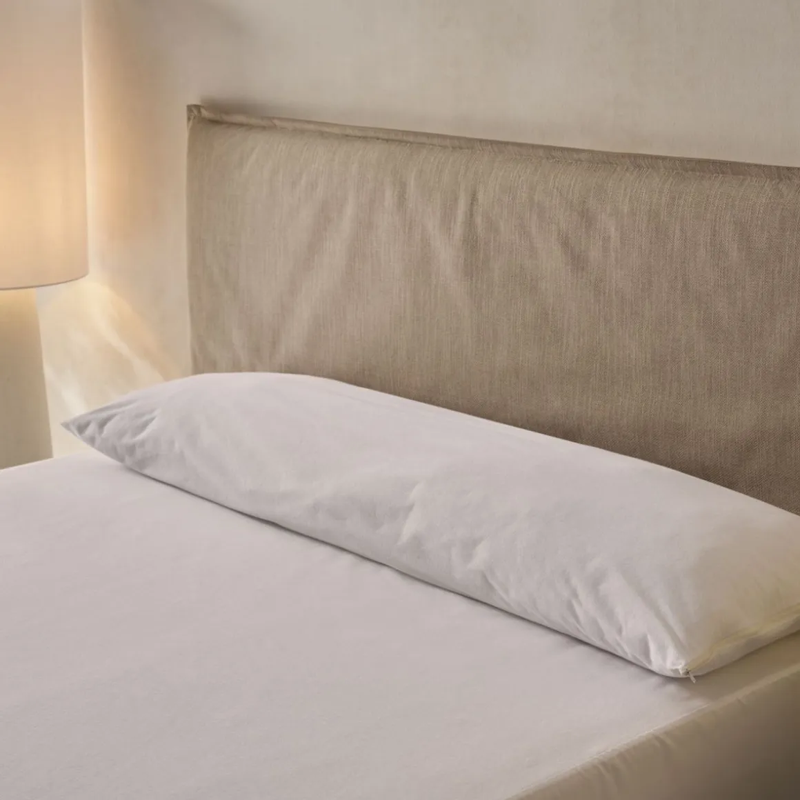 Set de protector de colchón y 2 fundas de almohada Liso Luxury anti-ácaros y transpirable blanco