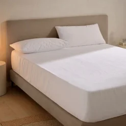 Set de protector de colchón y 2 fundas de almohada Liso Luxury anti-ácaros y transpirable blanco