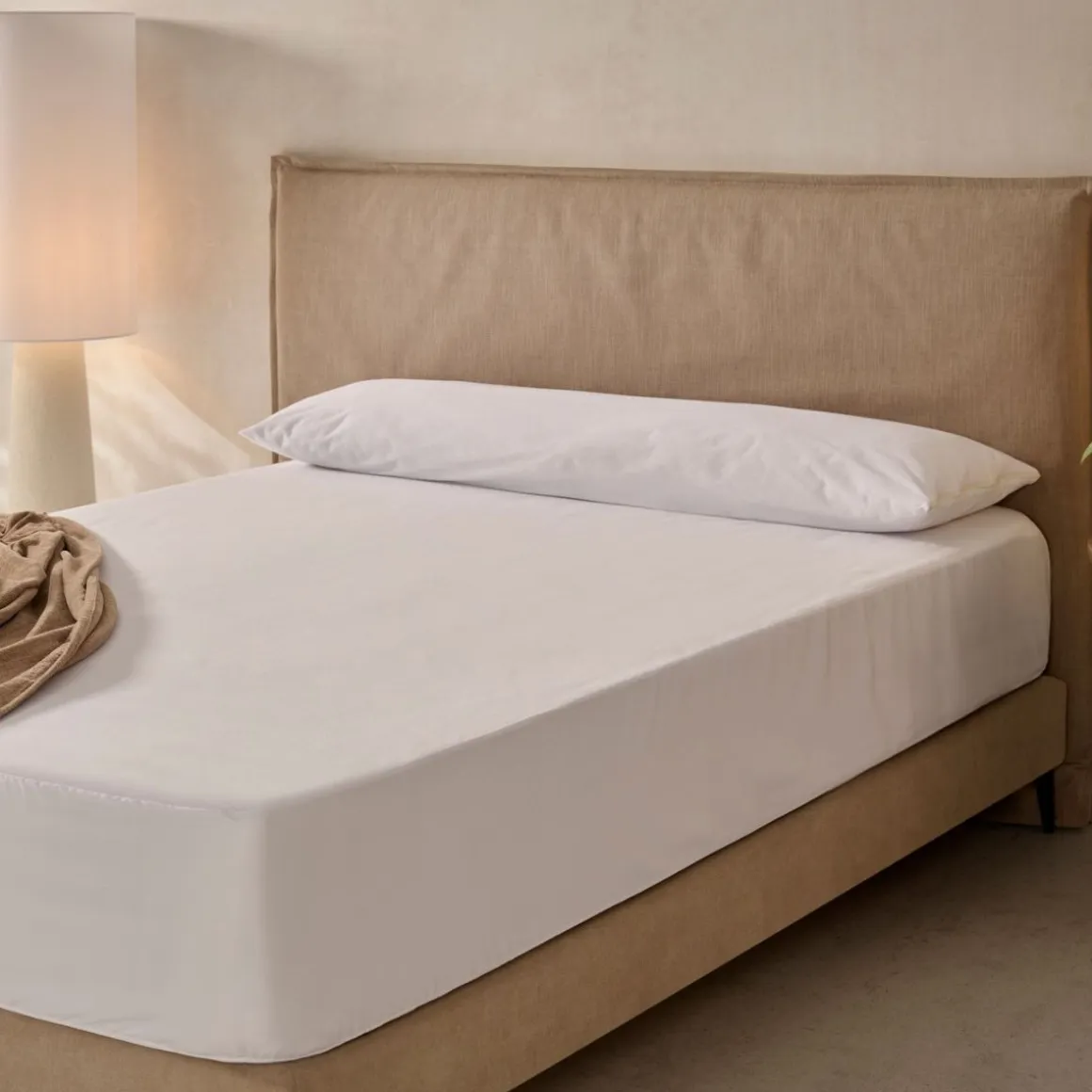 Set de protector de colchón con 2 fundas de almohada Rizo Luxury anti-ácaros y transpirable blanco